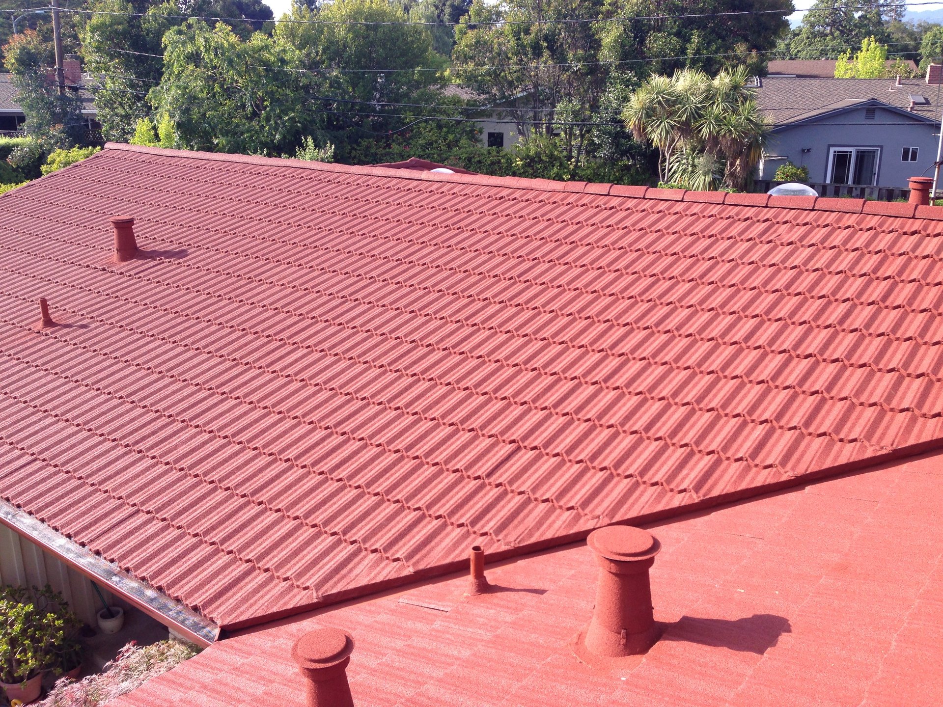 安装彩石金属瓦的技巧